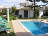 Villa mit Pool.jpg